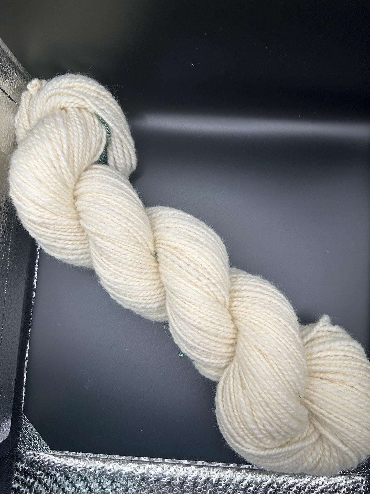 Hand Spun Yarn | White Corriedale Hank | 100g